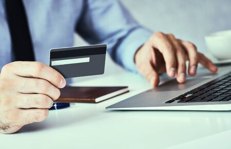 Using Balance Transfer Credit Cards: Pitfalls and Success Stories from the US