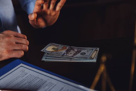 Traditional vs. Roth 401(k): Weighing the Pros and Cons for Retirement Savings