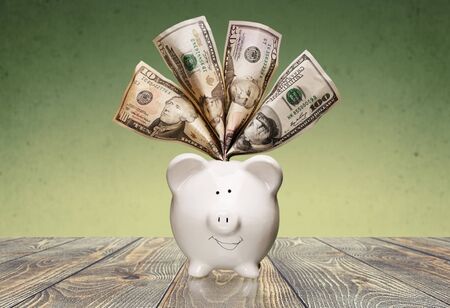 Choosing Between Mutual Funds and ETFs for Retirement Accounts: IRAs and 401(k)s
