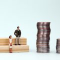 How to Set Effective Short-Term and Long-Term Savings Goals in the United States